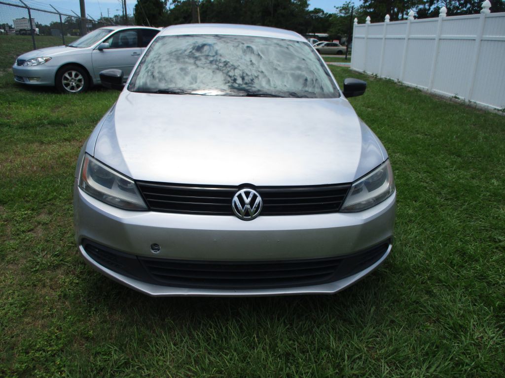 2013 Volkswagen Jetta Image 2