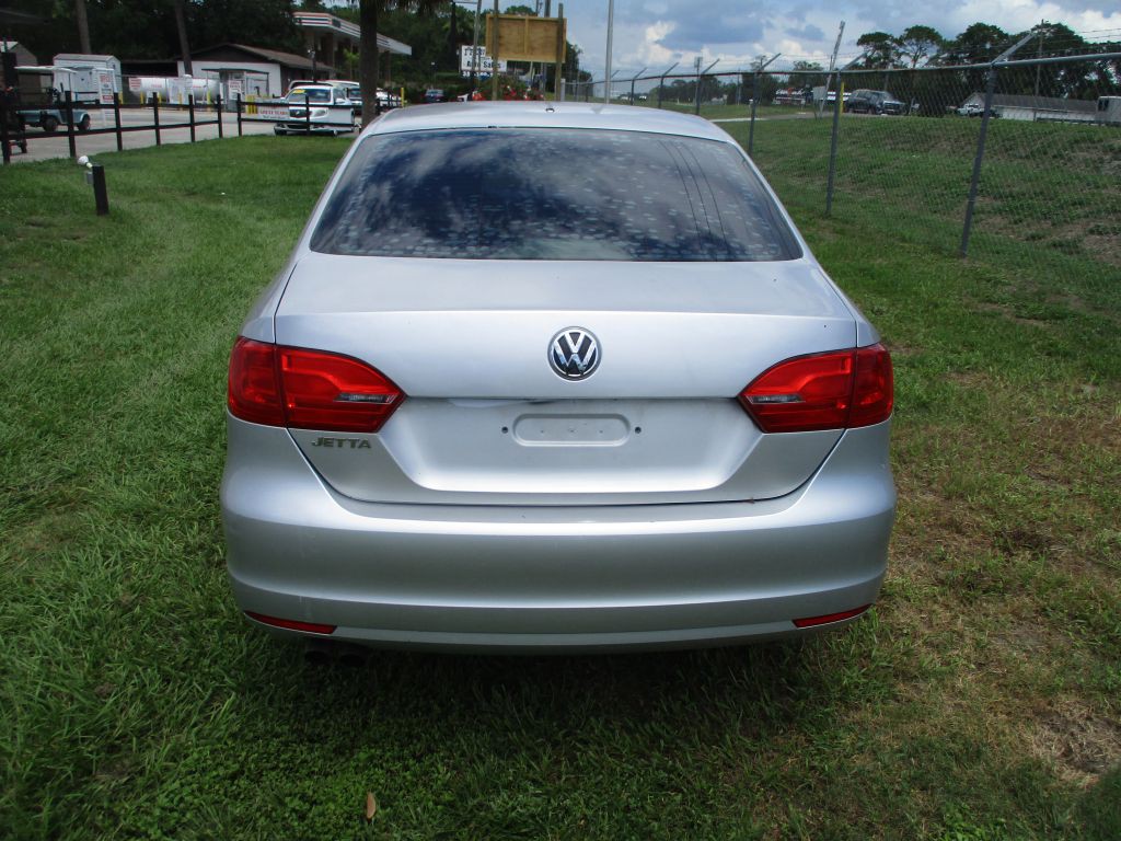 2013 Volkswagen Jetta Image 4