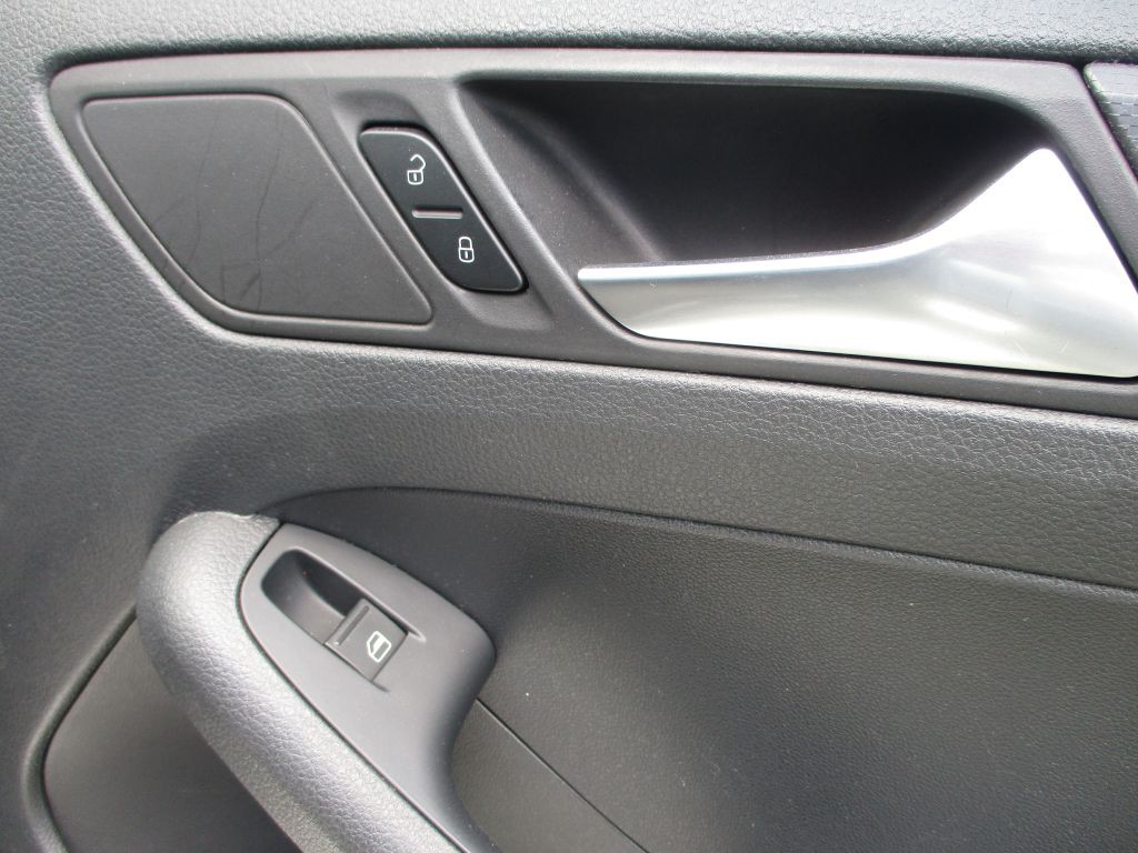 2013 Volkswagen Jetta Image 9