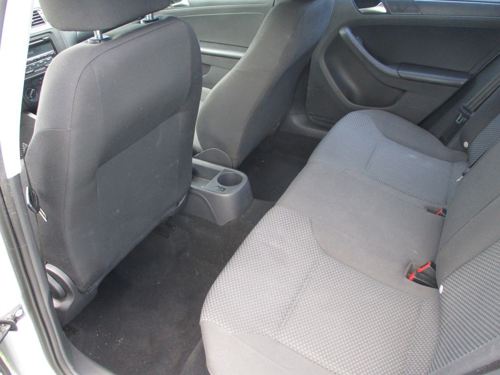 2013 Volkswagen Jetta Image 10
