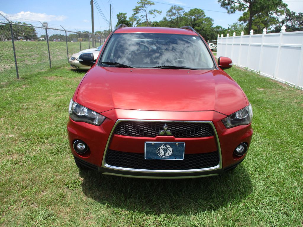2011 Mitsubishi Outlander Image 2
