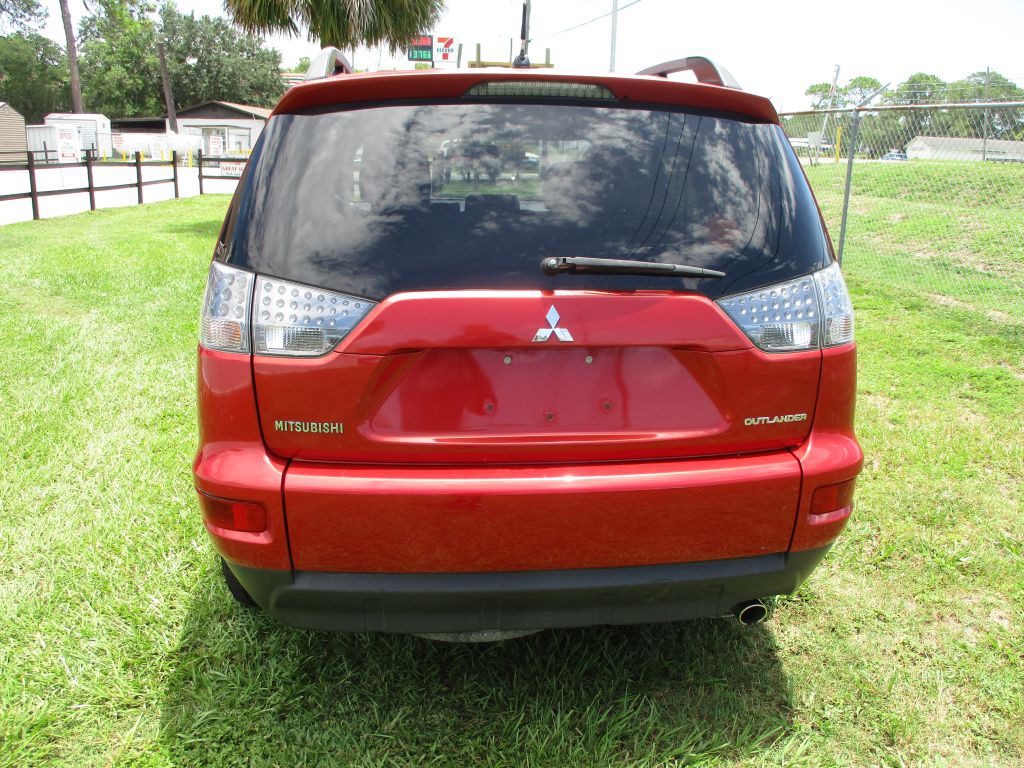 2011 Mitsubishi Outlander Image 4
