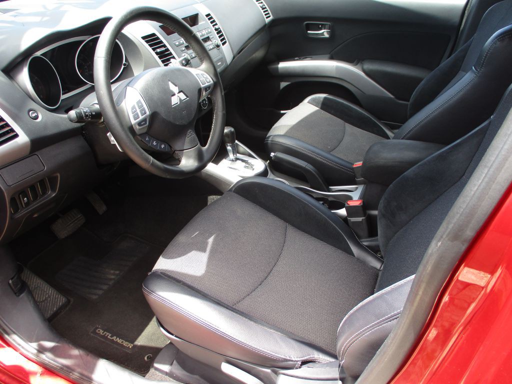 2011 Mitsubishi Outlander Image 10