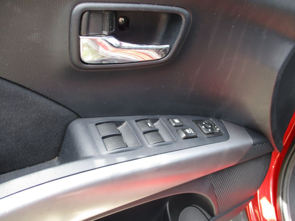 2011 Mitsubishi Outlander Image 12