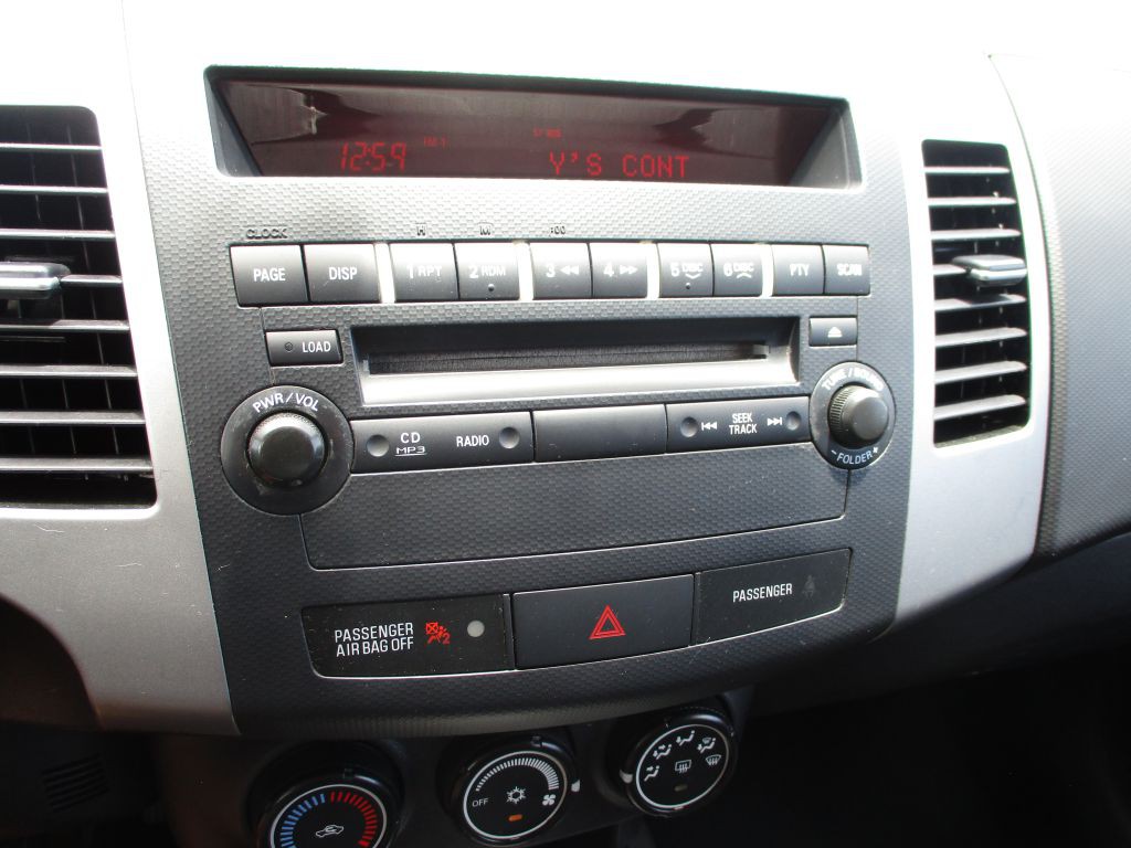 2011 Mitsubishi Outlander Image 13