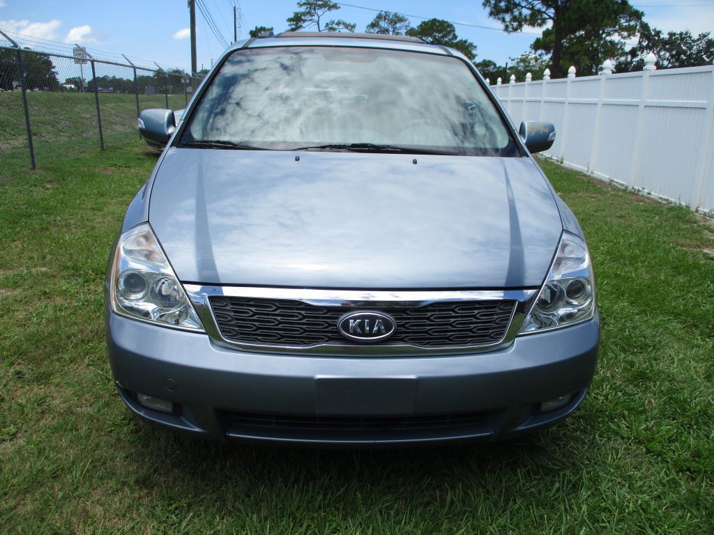 2011 Kia Sedona Image 2