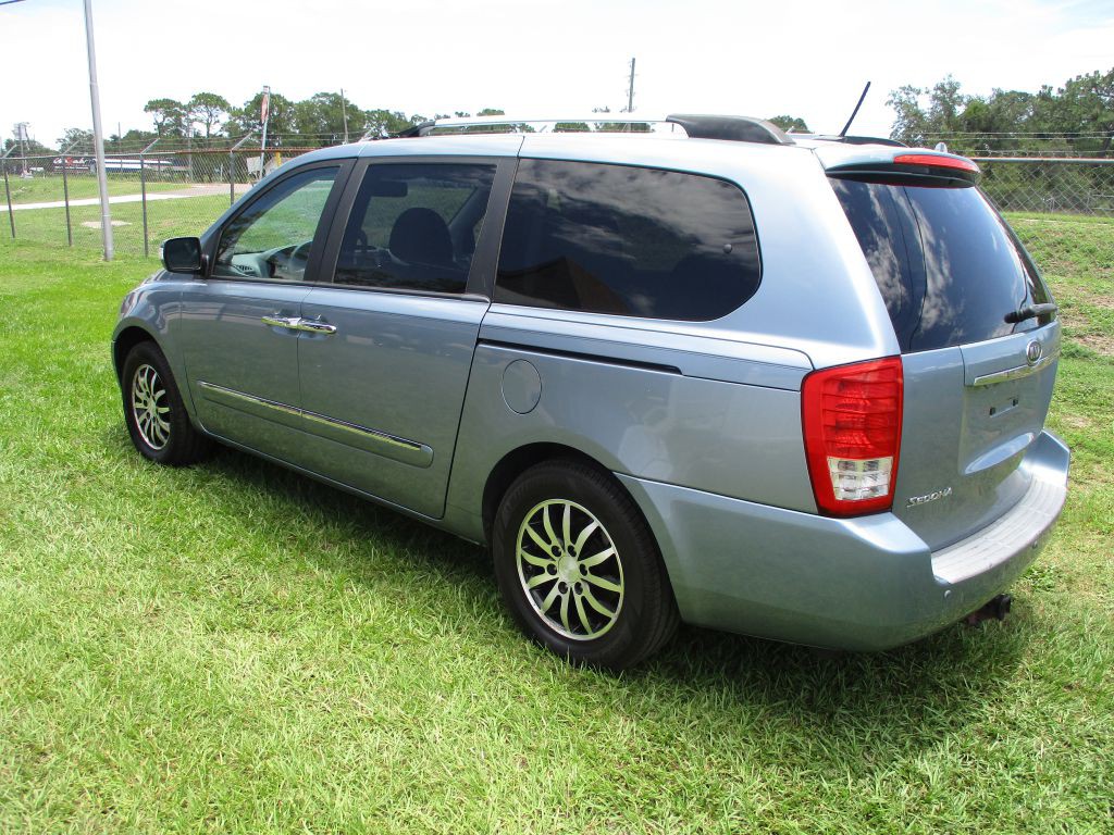 2011 Kia Sedona Image 5