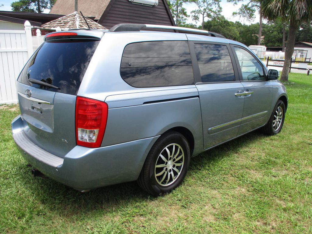 2011 Kia Sedona Image 6