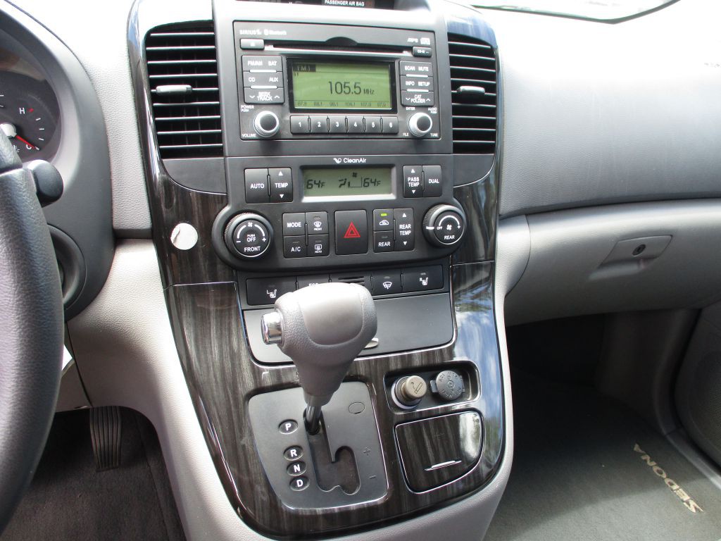 2011 Kia Sedona Image 8