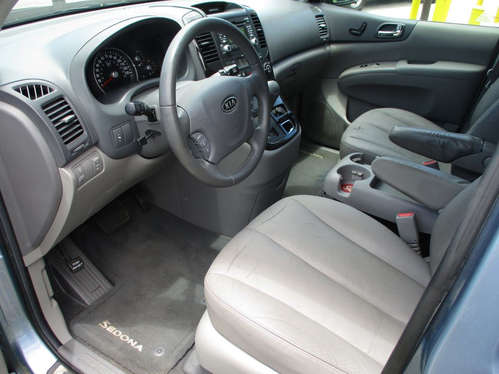 2011 Kia Sedona Image 9