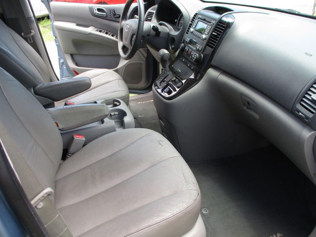 2011 Kia Sedona Image 10
