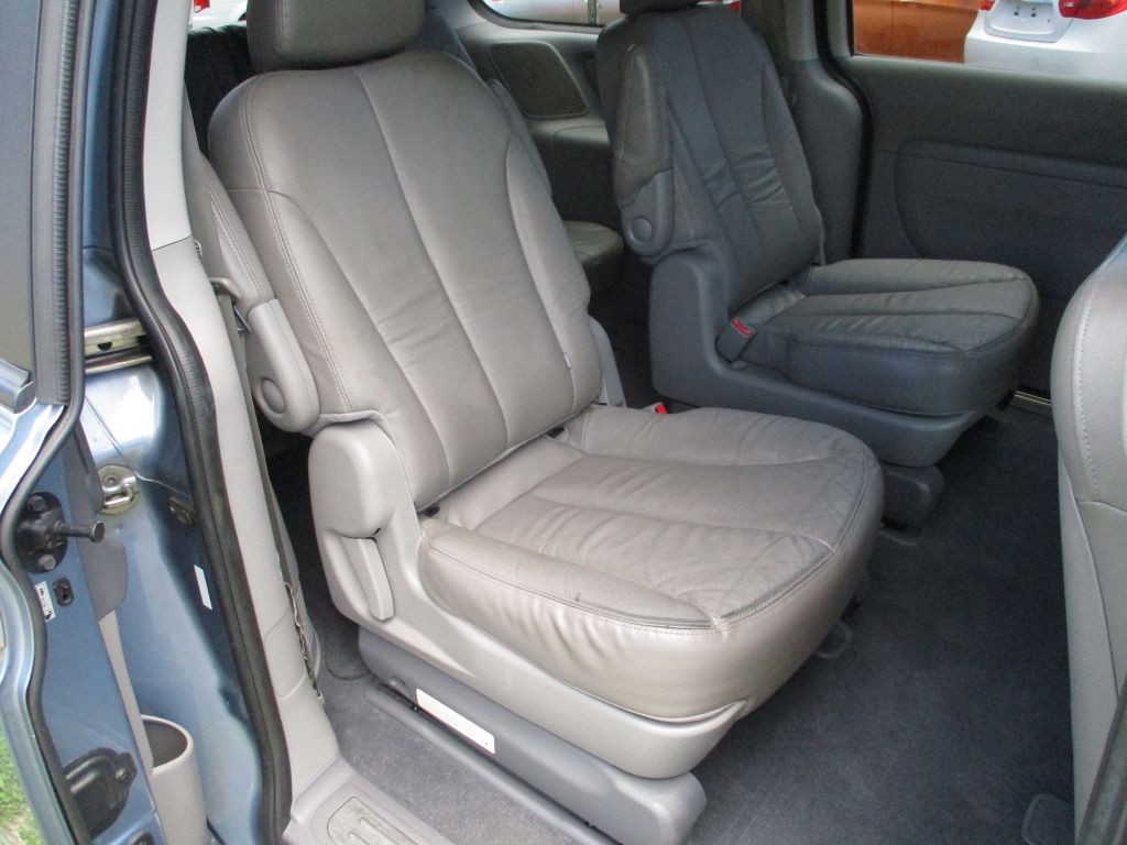 2011 Kia Sedona Image 14