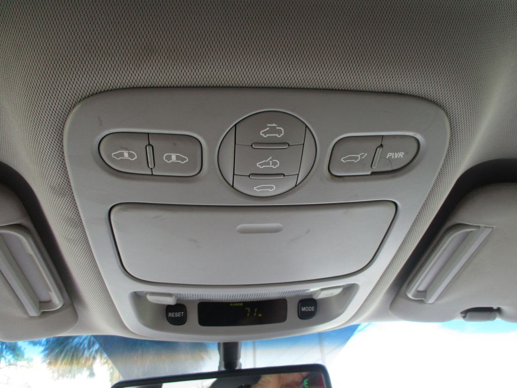 2011 Kia Sedona Image 17