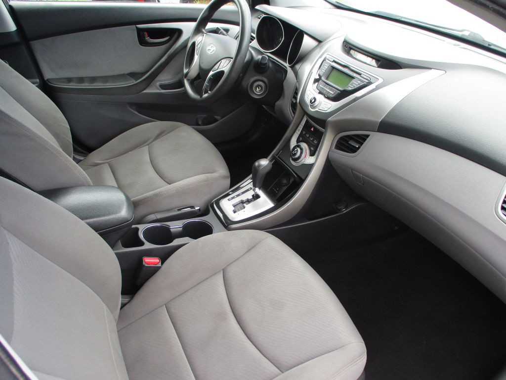 2012 Hyundai Elantra Image 8