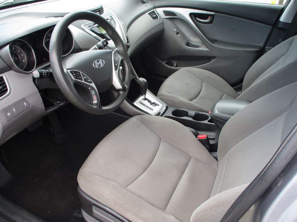 2012 Hyundai Elantra Image 9