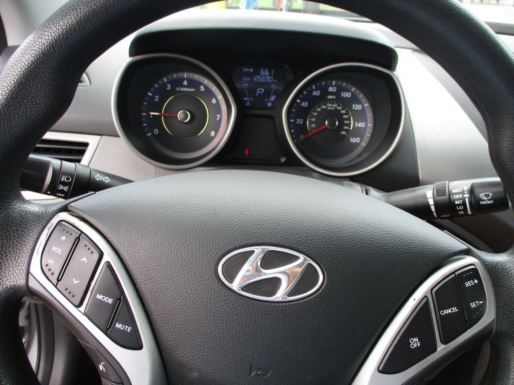 2012 Hyundai Elantra Image 10