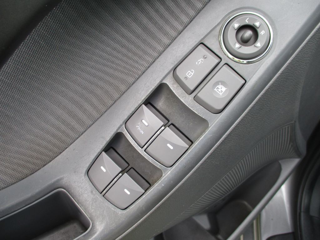 2012 Hyundai Elantra Image 12