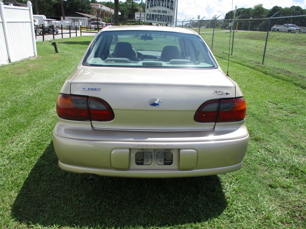 2005 Chevrolet Classic Image 4