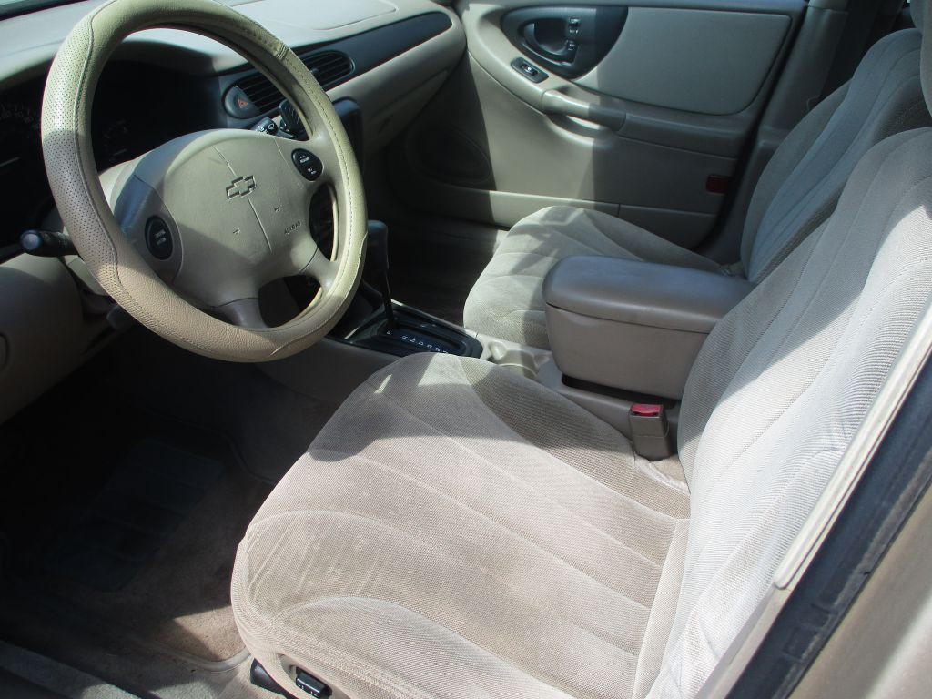 2005 Chevrolet Classic Image 10