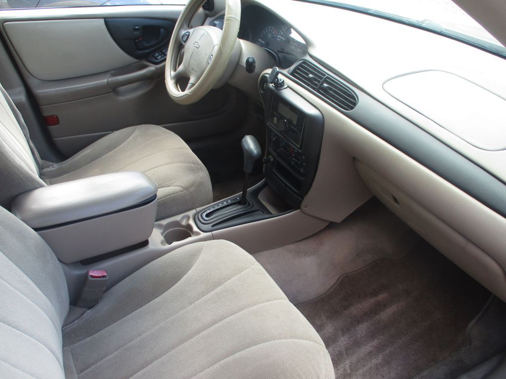 2005 Chevrolet Classic Image 11