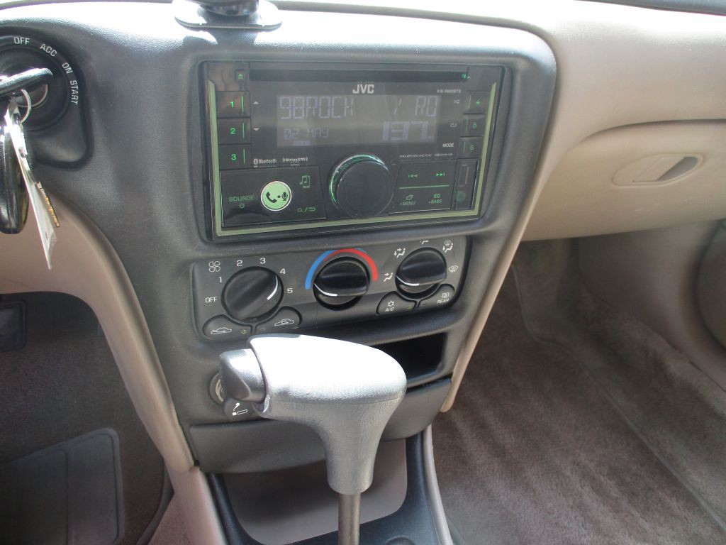 2005 Chevrolet Classic Image 12