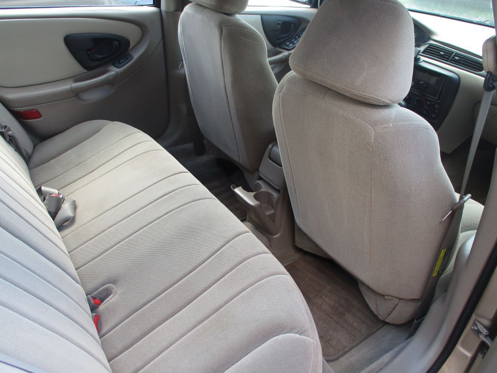 2005 Chevrolet Classic Image 16