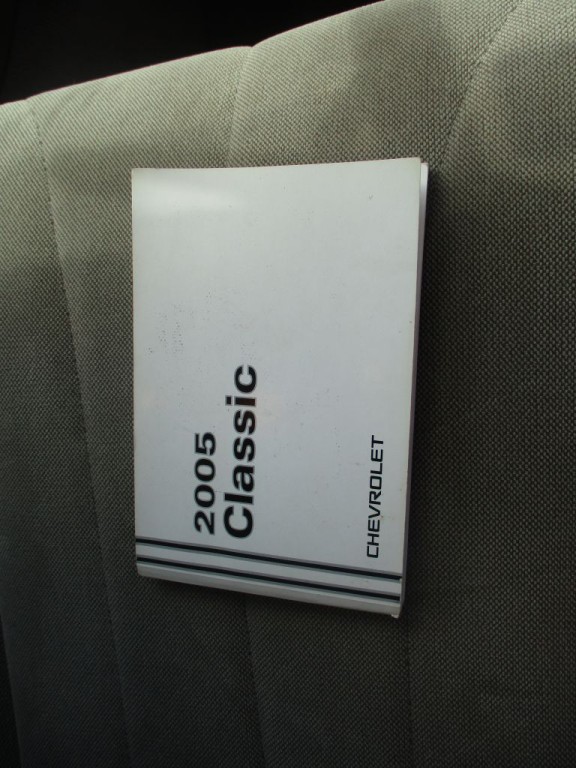 2005 Chevrolet Classic Image 18