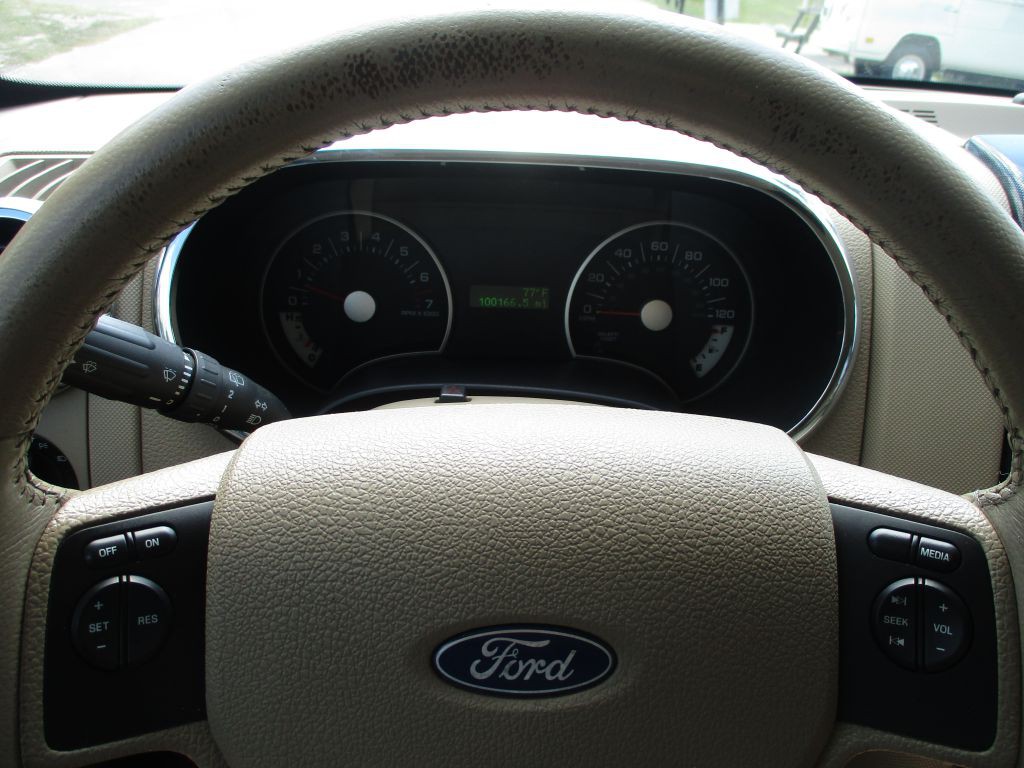 2010 Ford Explorer Image 9