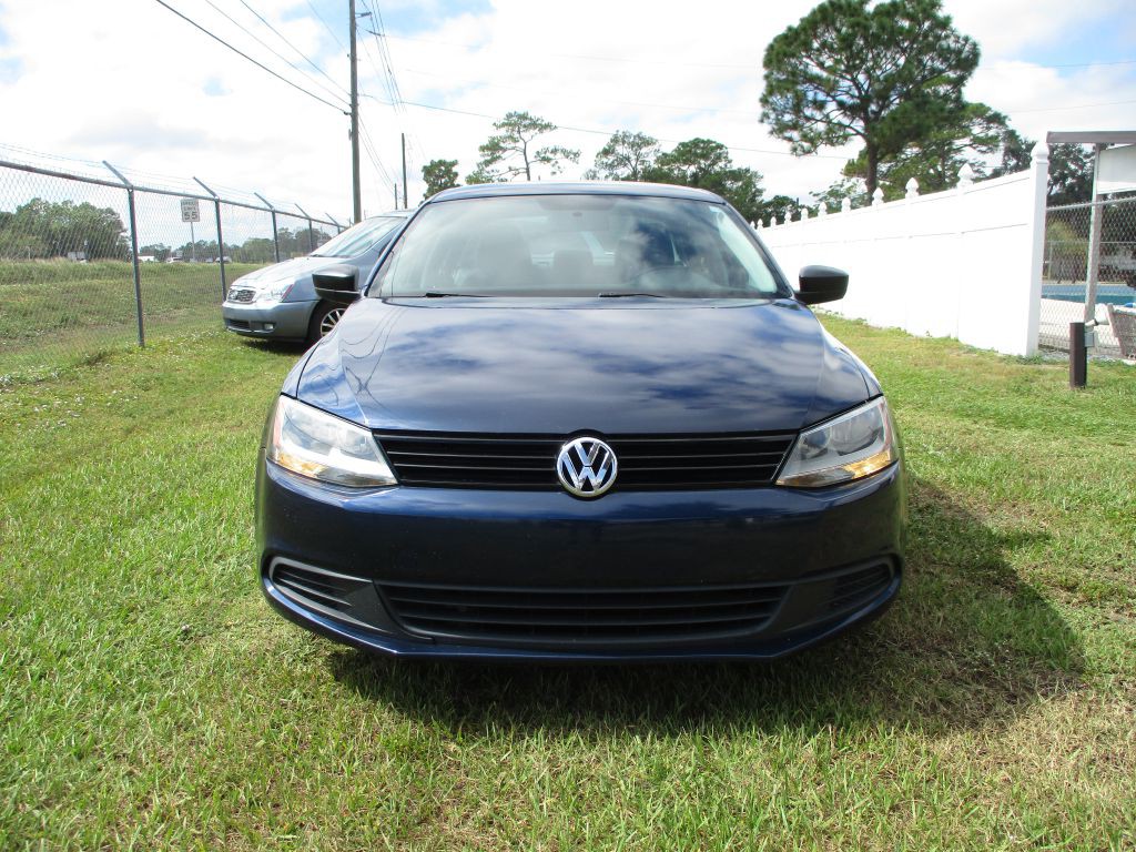 2013 Volkswagen Jetta Image 2