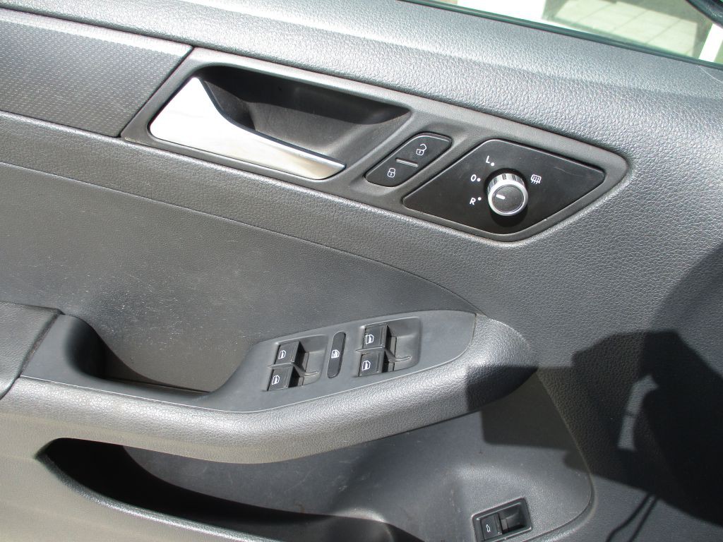 2013 Volkswagen Jetta Image 9