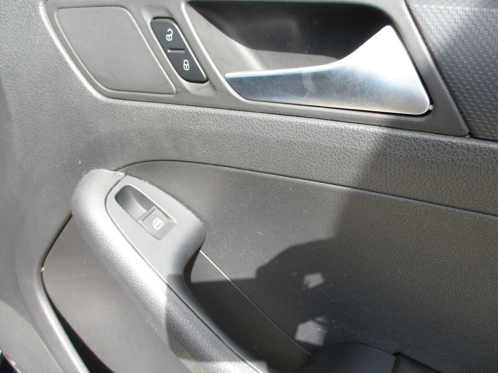 2013 Volkswagen Jetta Image 12