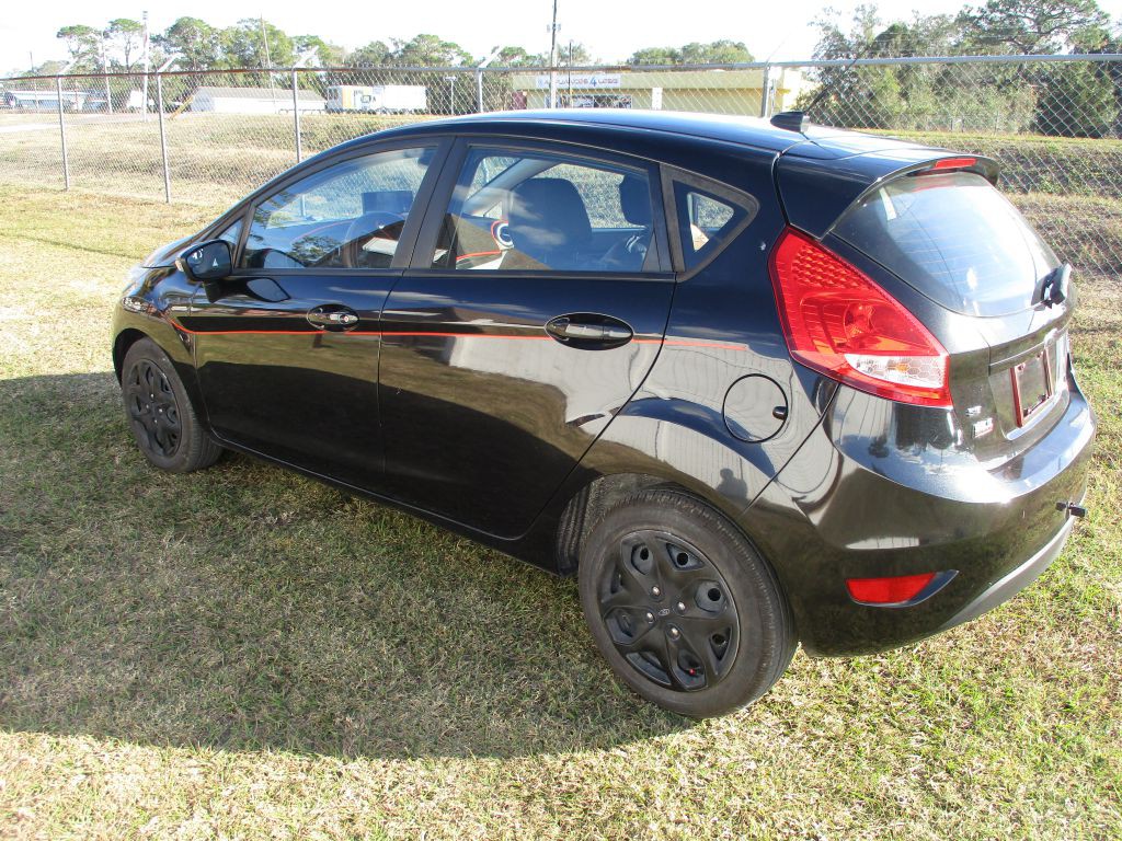 2013 Ford Fiesta Image 6
