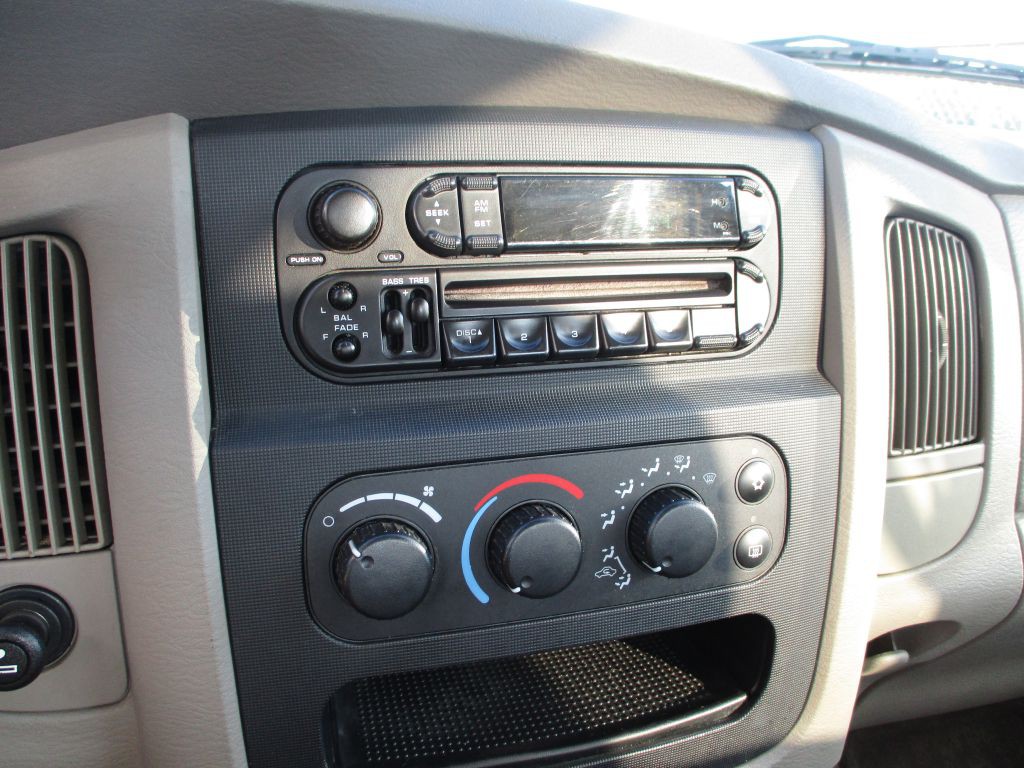 2004 Dodge Ram 1500 Image 12
