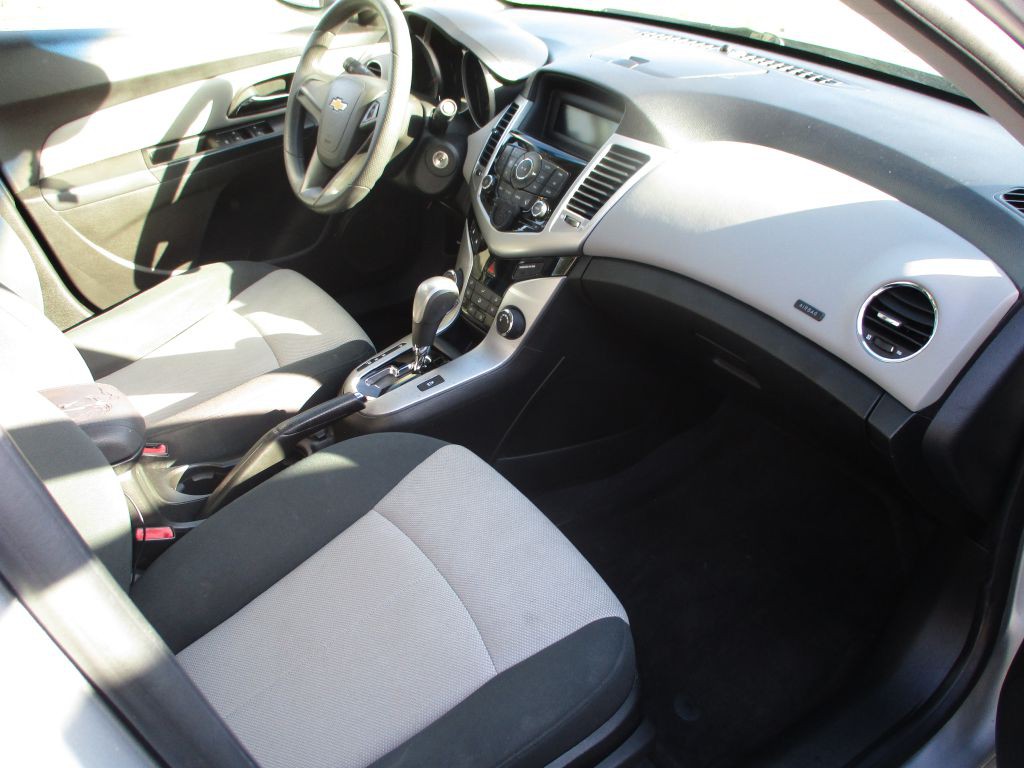 2011 Chevrolet Cruze Image 6