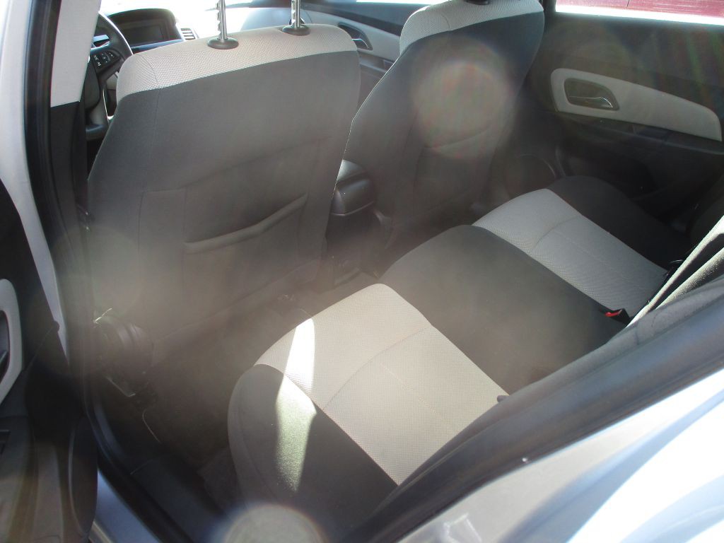 2011 Chevrolet Cruze Image 14