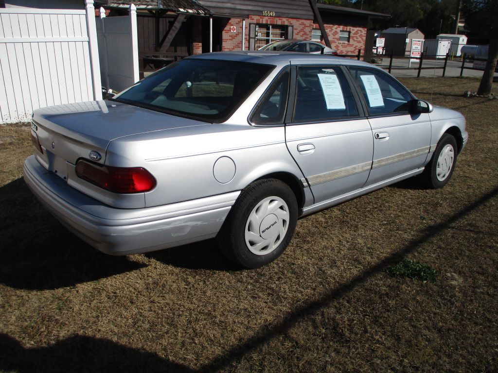 1995 Ford Taurus Image 5