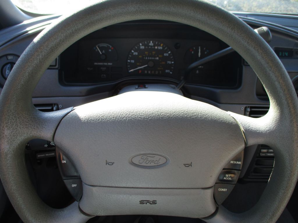 1995 Ford Taurus Image 7