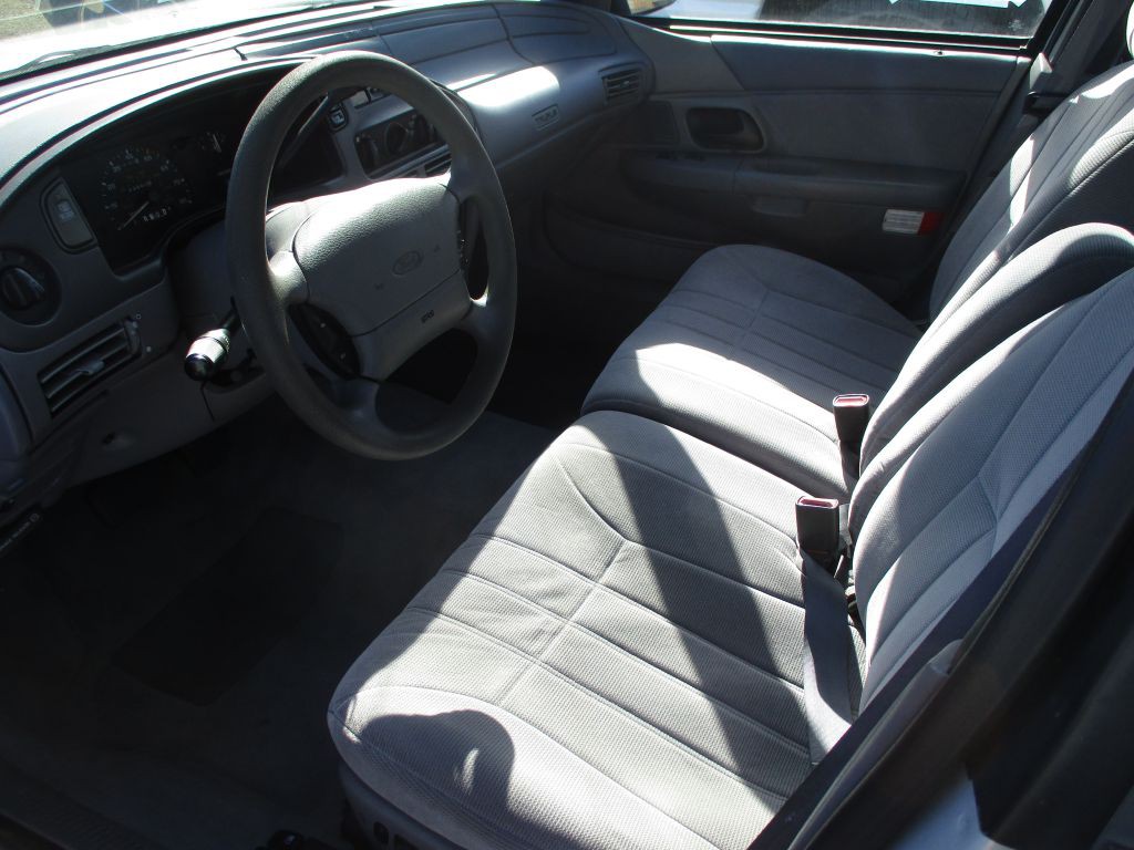 1995 Ford Taurus Image 9