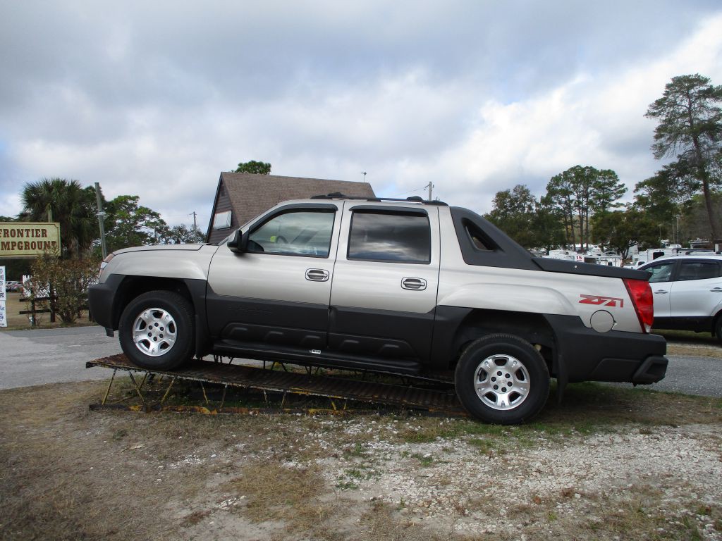 2003 Chevrolet Avalanche Image 1
