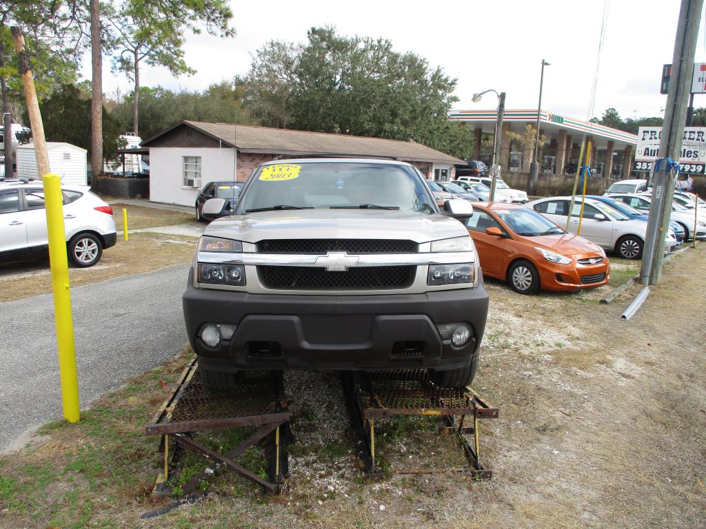 2003 Chevrolet Avalanche Image 2