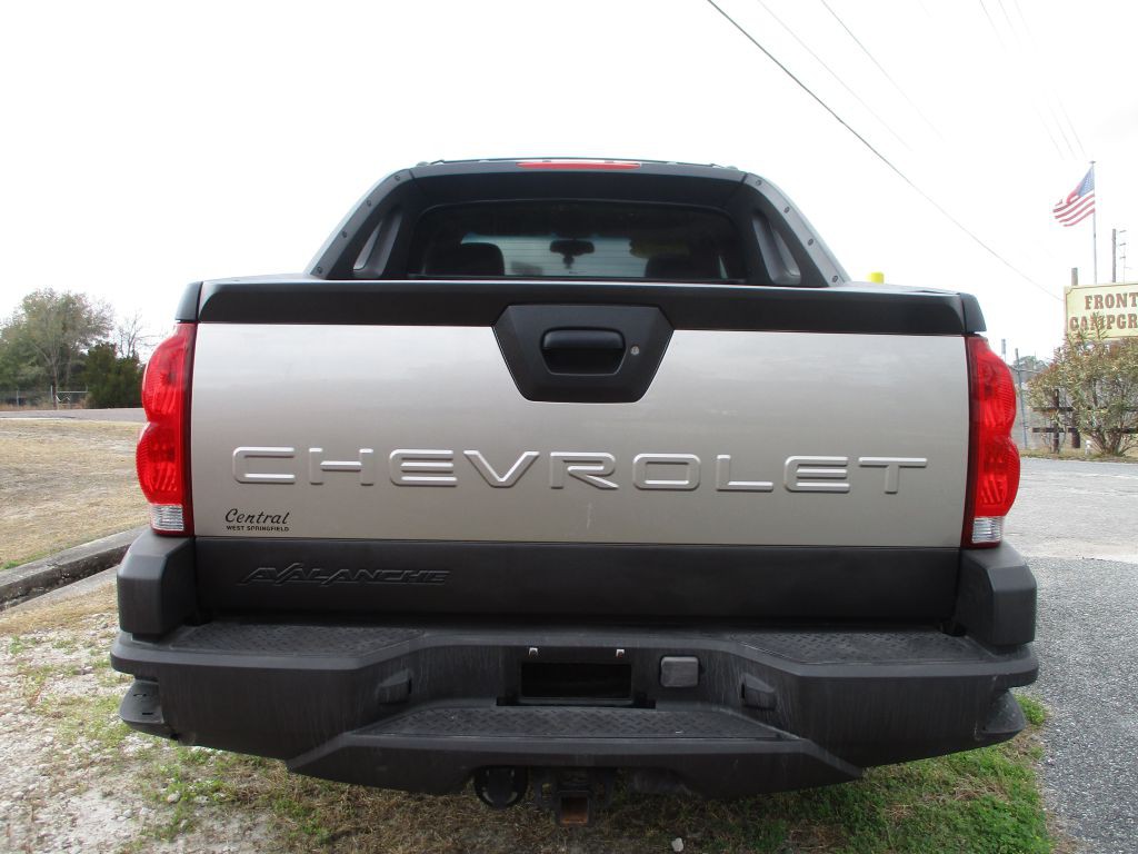 2003 Chevrolet Avalanche Image 4