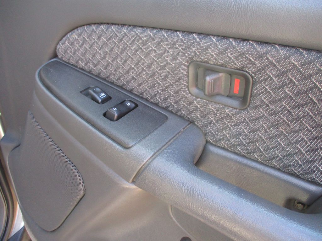 2003 Chevrolet Avalanche Image 14