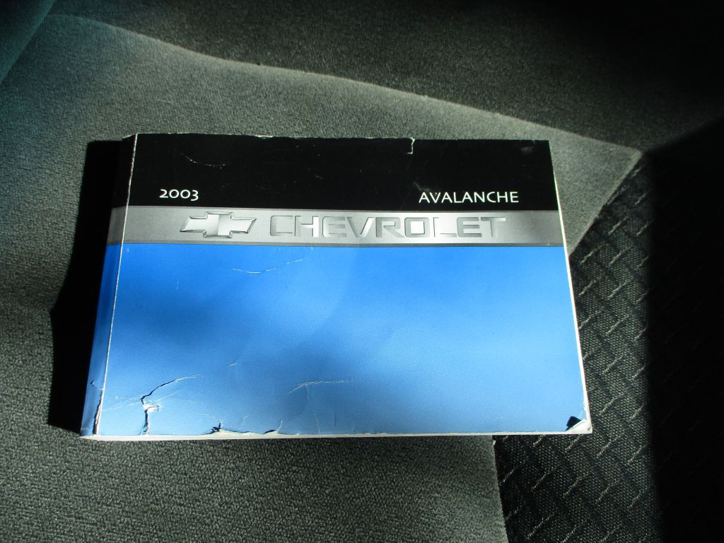 2003 Chevrolet Avalanche Image 15