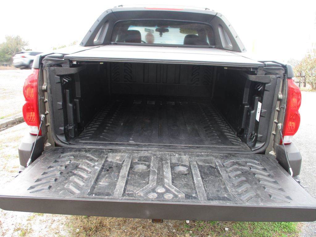 2003 Chevrolet Avalanche Image 21