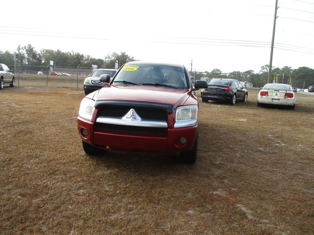 2006 Mitsubishi Raider Image 2