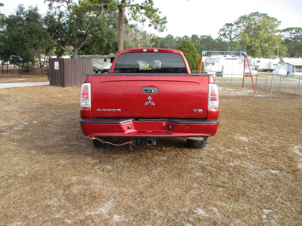 2006 Mitsubishi Raider Image 5