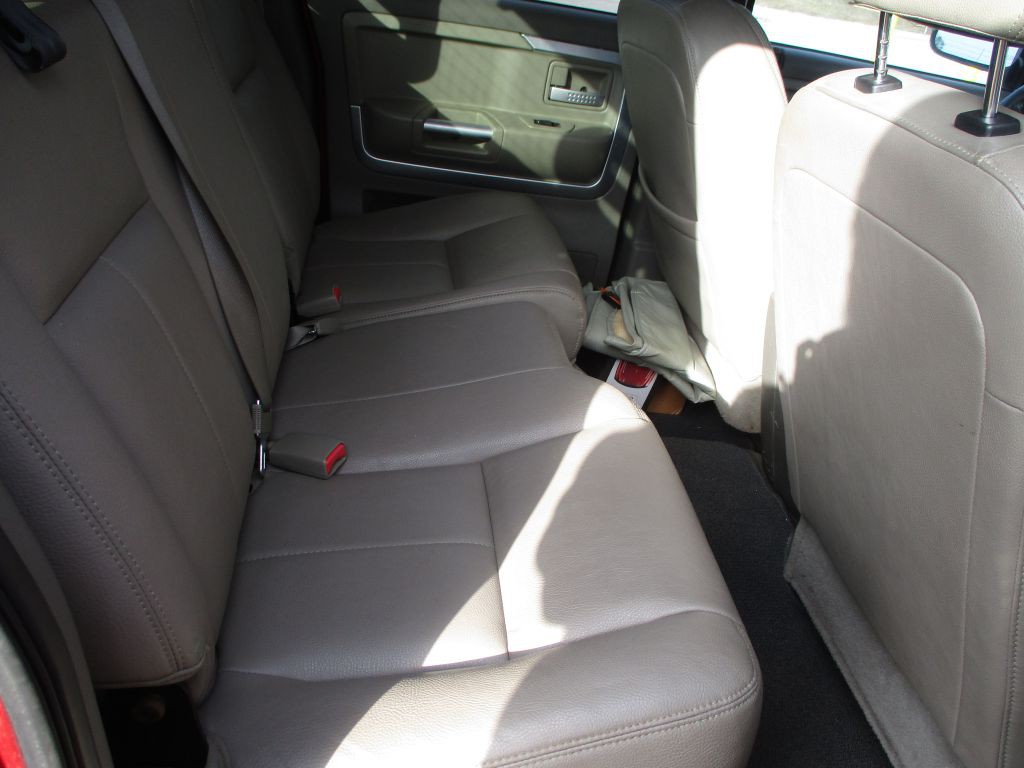 2006 Mitsubishi Raider Image 8