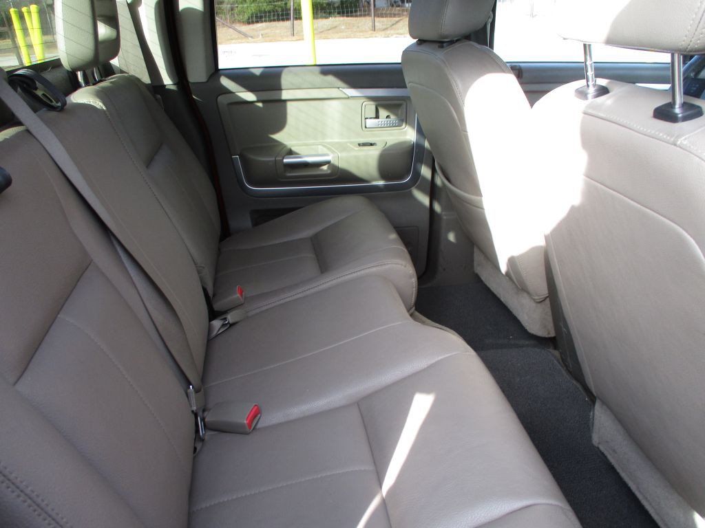 2006 Mitsubishi Raider Image 9