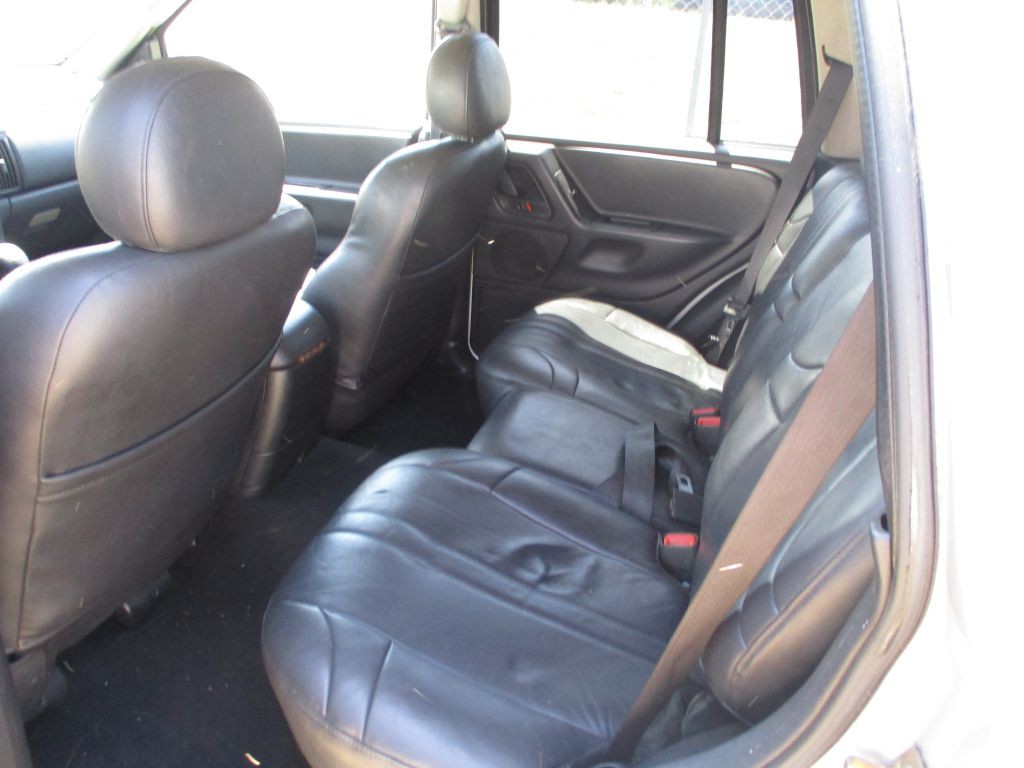 2004 Jeep Grand Cherokee Image 8