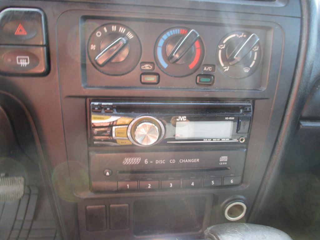 2001 Nissan Pathfinder Image 9